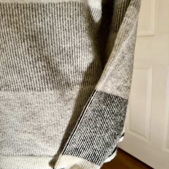 Liz Claiborne Womens Turtleneck Long Sleeve Striped Pullover Sweater - Picture 4 of 7